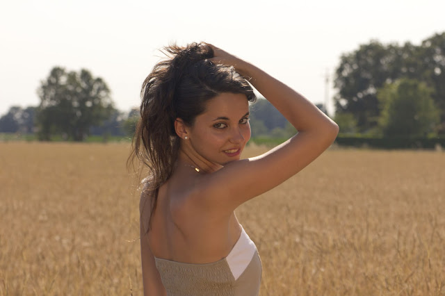 Elisa, tra i campi di grano... (7/32)