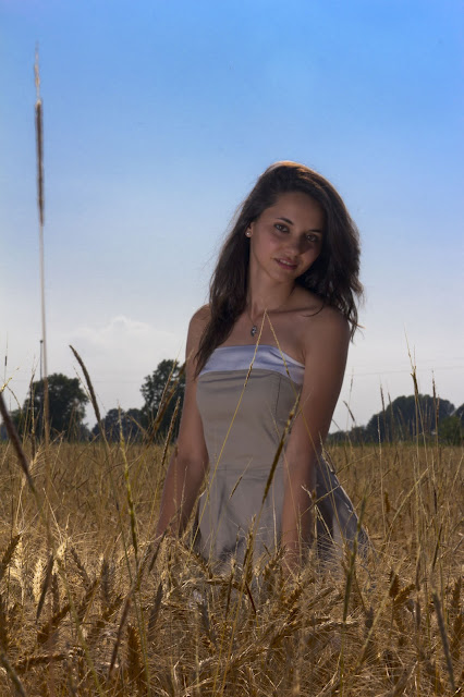 Elisa, tra i campi di grano... (10/32) 