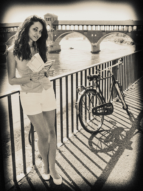 Un Giro in Bici #fiume #bicycle #art #leggere #elisa #lombardia #Italien #girl #bridge #acqua #sorriso #ticino #biancoenero #center #reading #bw #italy #Italie #leggendo #old #pavia #smile #ritratto #city #Europe #bn #water #ponte #vintage #Italia #river #portrait #postprocessing #Europa #book #bici #centre #libro #bike #architecture #ragazza #oldstyle
