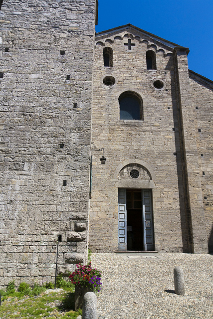Small Town Church #italy #cathedral #blue #arte #colore #lombardia #cattedrale #church #azzurro #europa #blu #medieval #italia #bellagio #colors #architettura #art #italien #italie #chiesa #europe #como